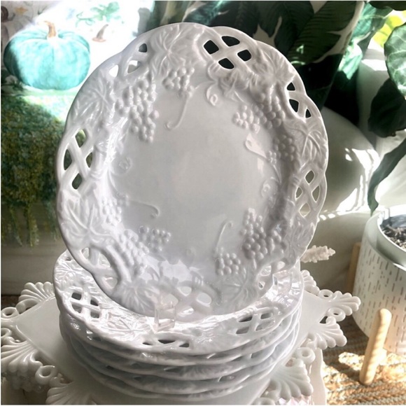 Reticulated Grape Pattern White Serving/Salad Plates - Picture 2 of 6